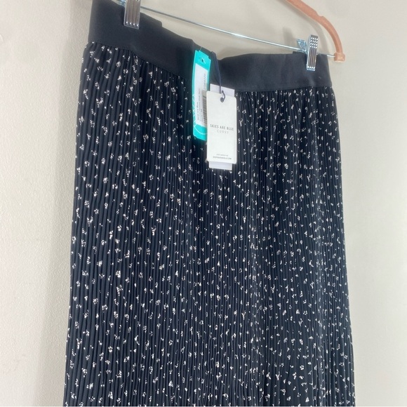 Skies Are Blue A-line Black & White Mini Floral Pleated Lined Midi Skirt Sz 3X - Picture 3 of 14